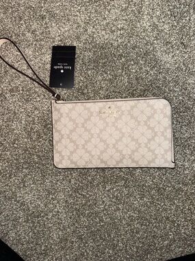 NWT Kate shade wristlet